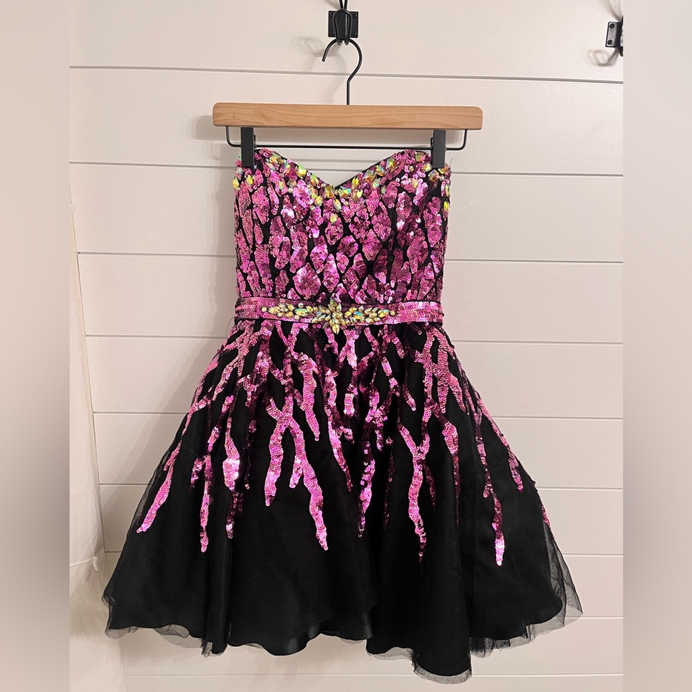 Gorgeous Mac Duggal Dress Size 4